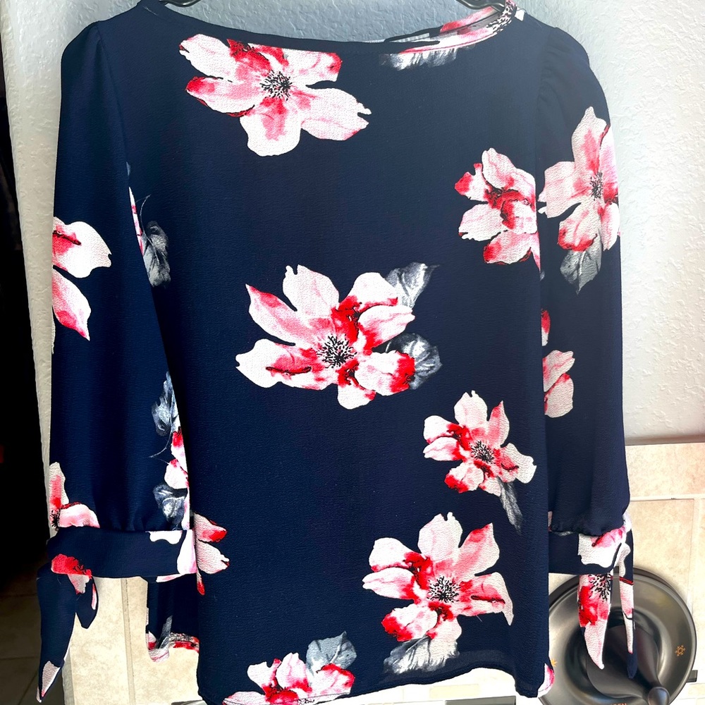 🌸 2 for $20 sale🌸 Flower blouse